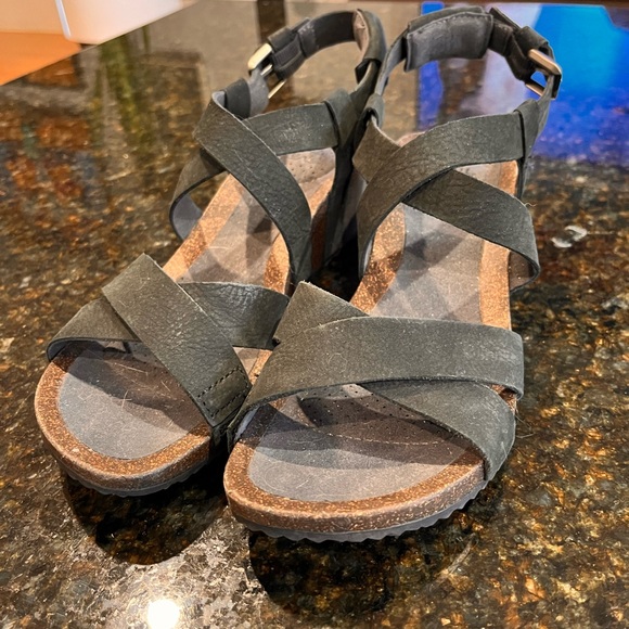 Teva Black Nubuck Strappy Sandals Wedge Heels - Sz 7 - Picture 2 of 5